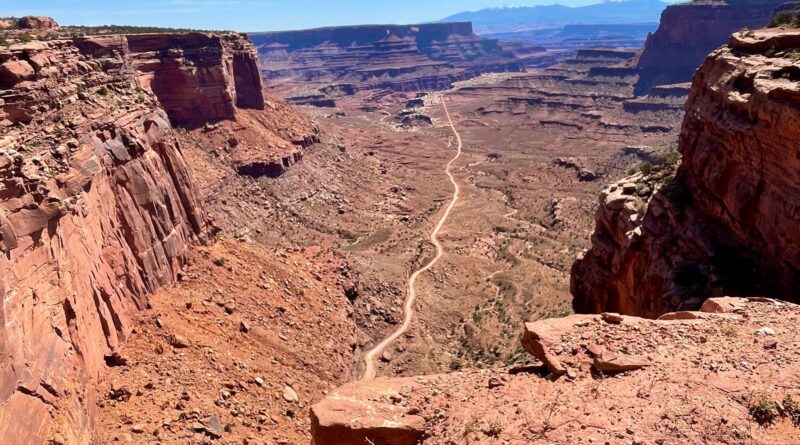 Airways vs. Highways – How to Travel